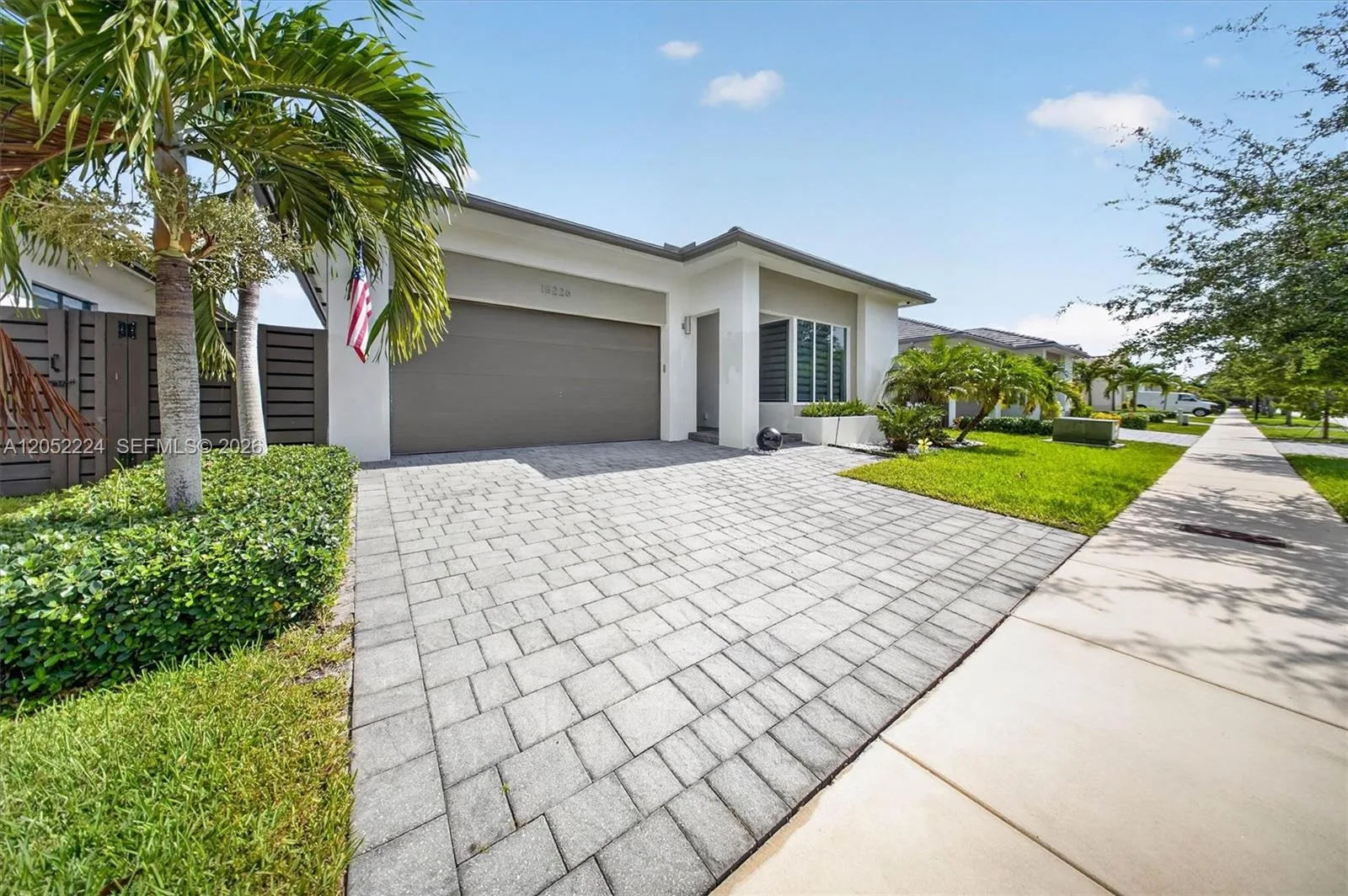 15226 SW 176th Ln, Miami, FL 33187 photo 2