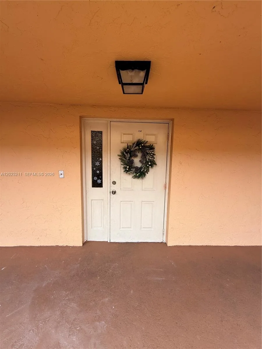 450 Commodore Dr # 306, Plantation, FL 33325