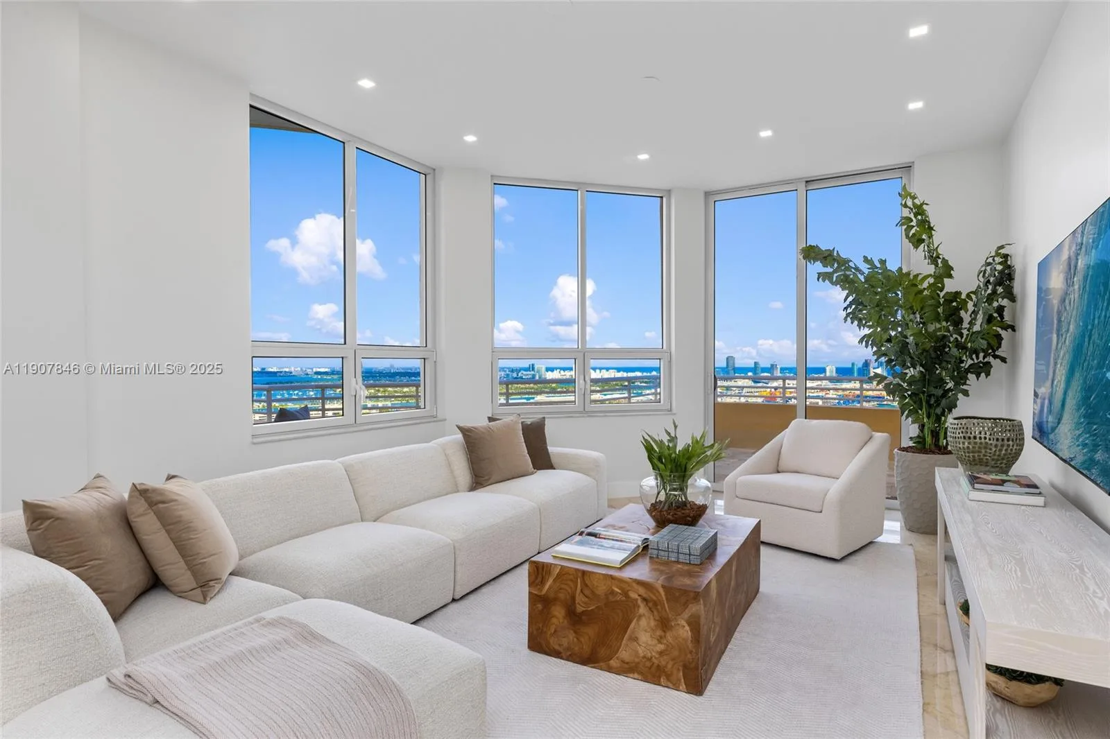 Two Tequesta Point photo 2