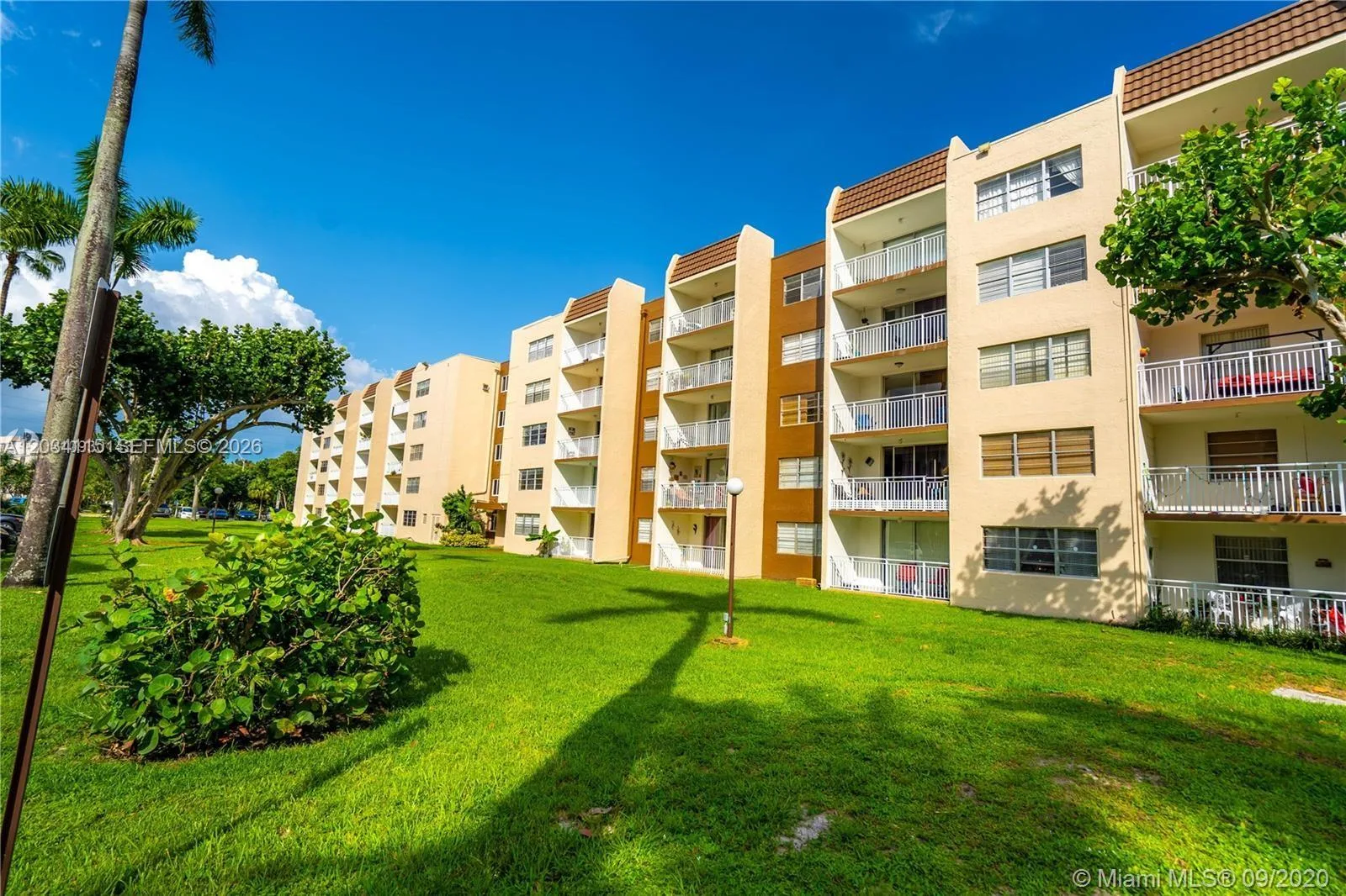 6940 Miami Gardens Dr # 1-522, Hialeah, FL 33015 photo 11
