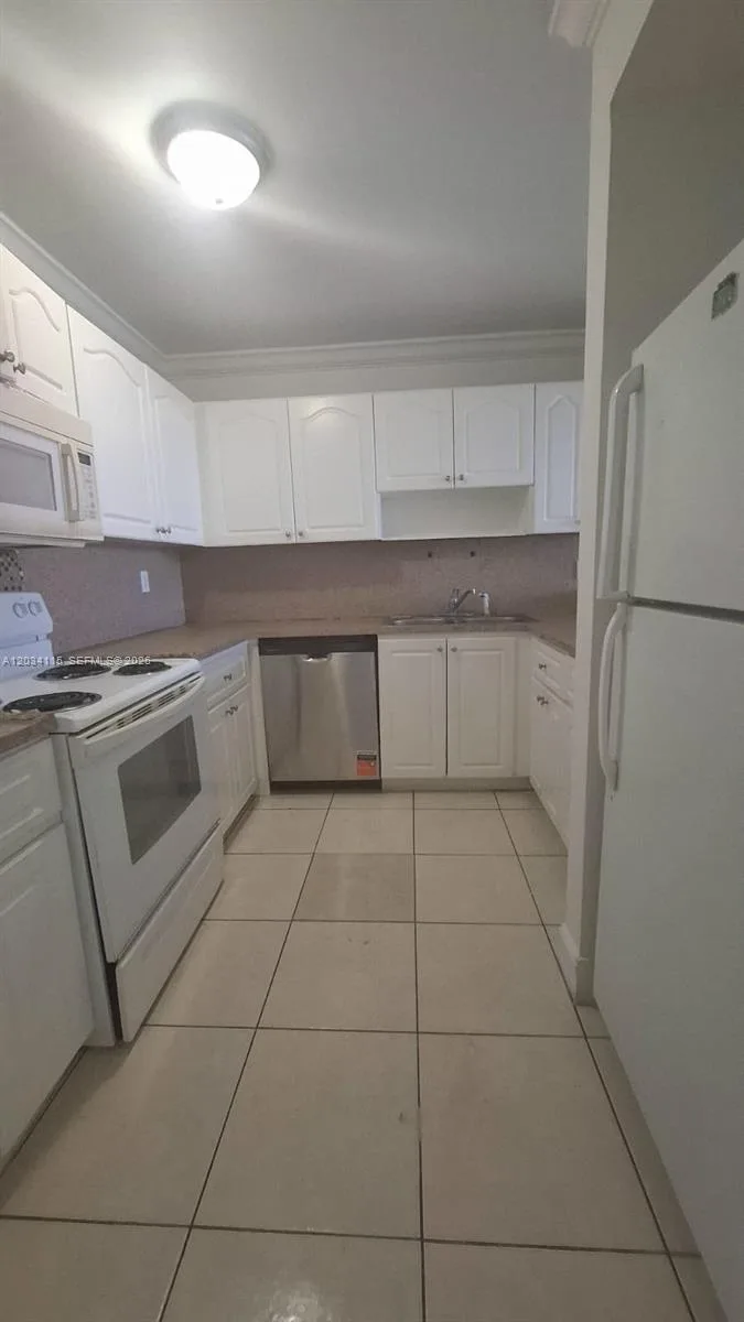 6940 Miami Gardens Dr # 1-522, Hialeah, FL 33015 — zdjęcie 2