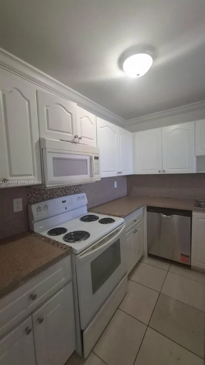 6940 Miami Gardens Dr # 1-522, Hialeah, FL 33015 — zdjęcie 3