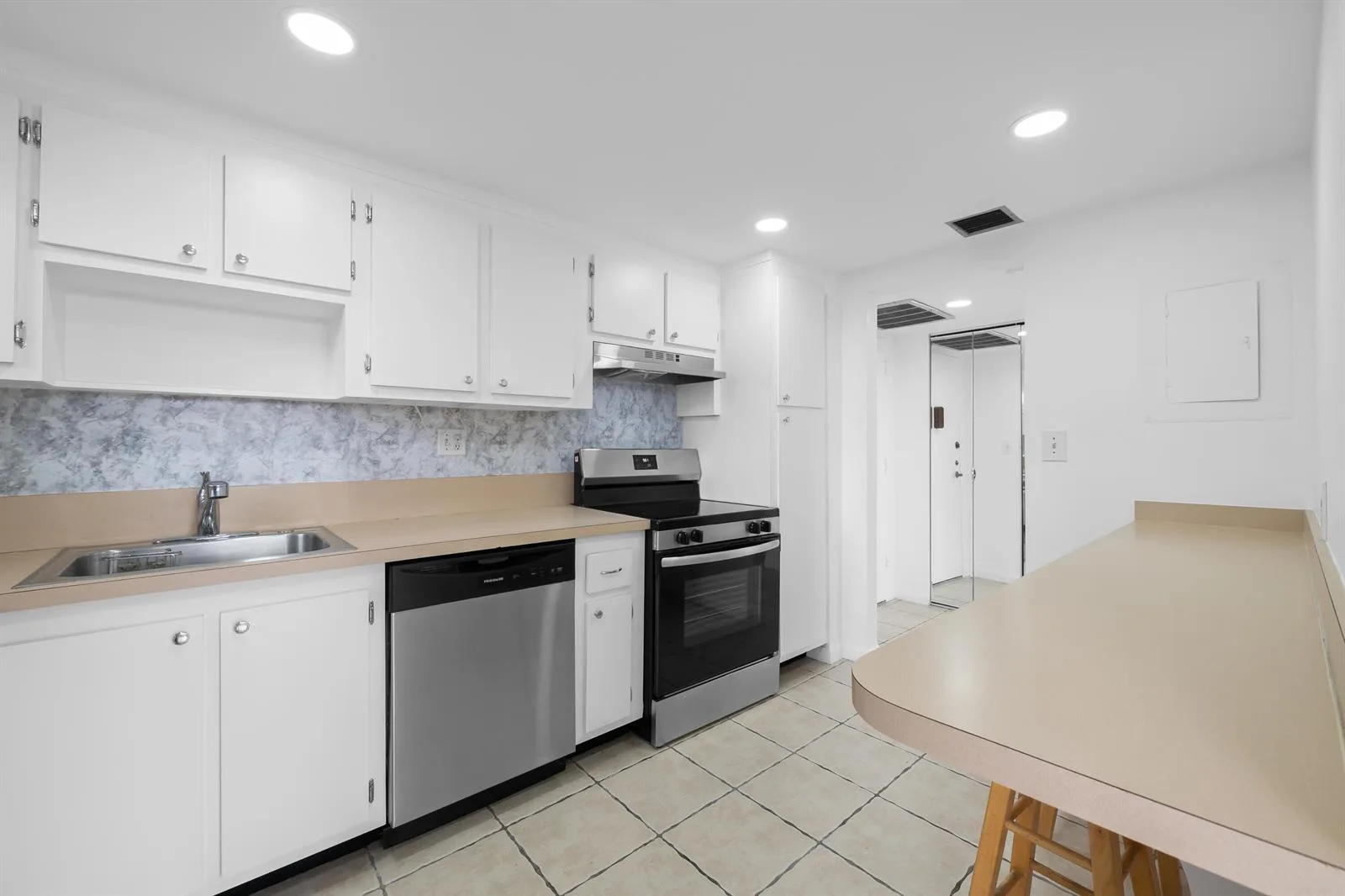 2781 TAFT Street # 303, Hollywood, FL 33020