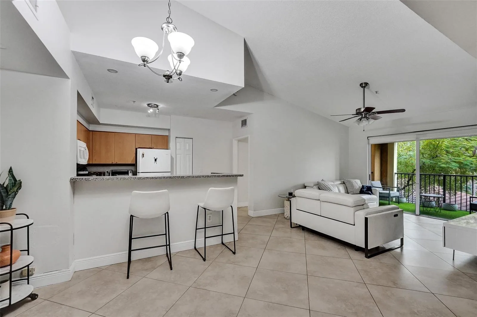 7940 N NOB HILL Road # 304, Tamarac, FL 33321