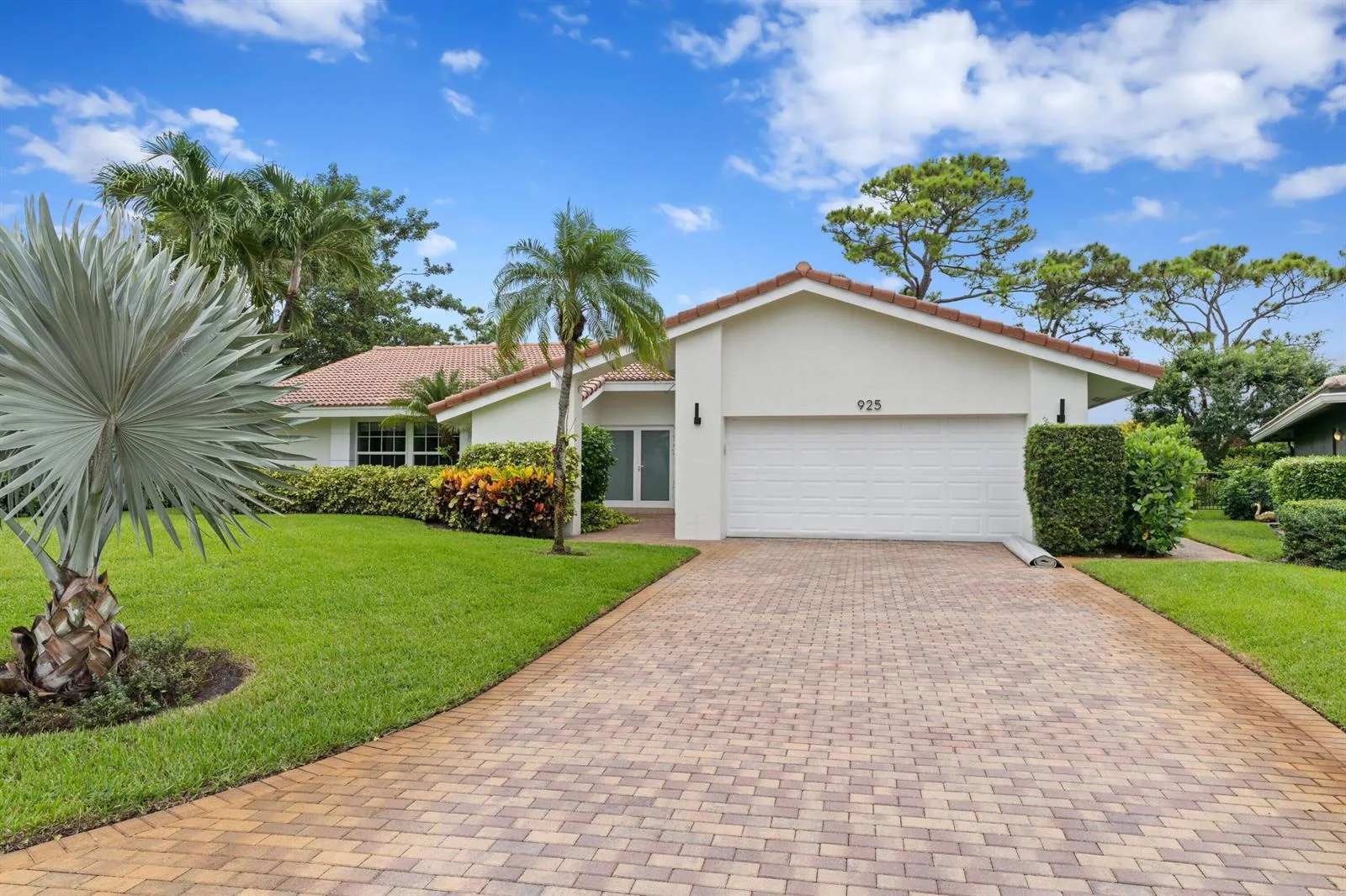 925 Foxpointe Circle, Delray Beach, FL 33445