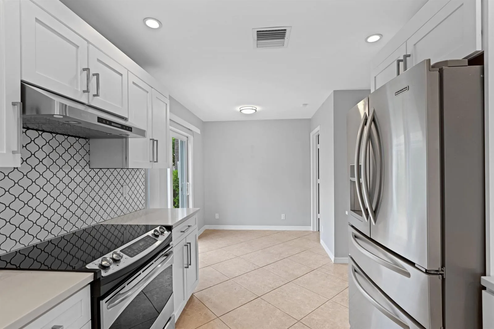 925 Foxpointe Circle, Delray Beach, FL 33445 photo 11