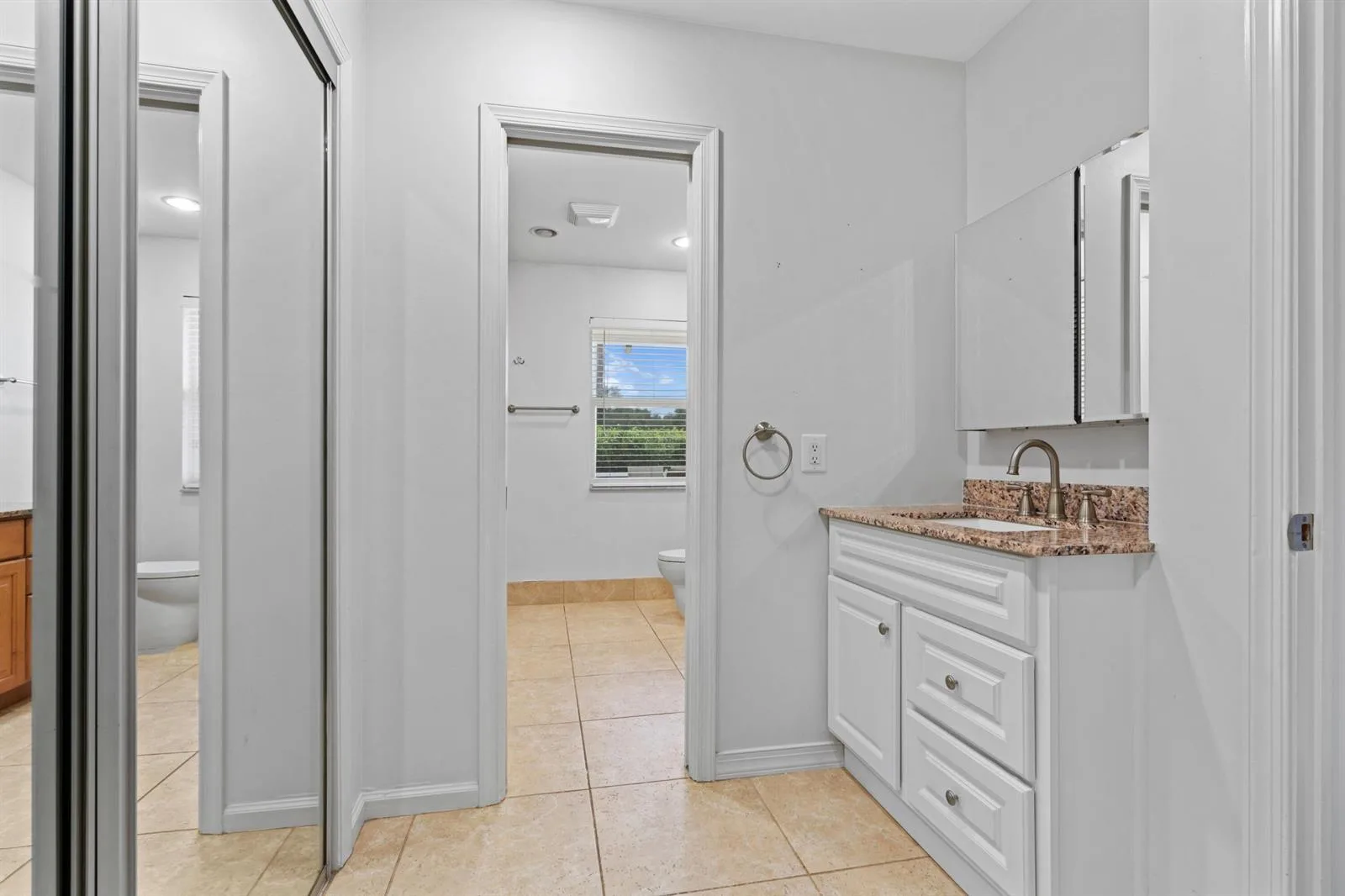 925 Foxpointe Circle, Delray Beach, FL 33445 photo 13