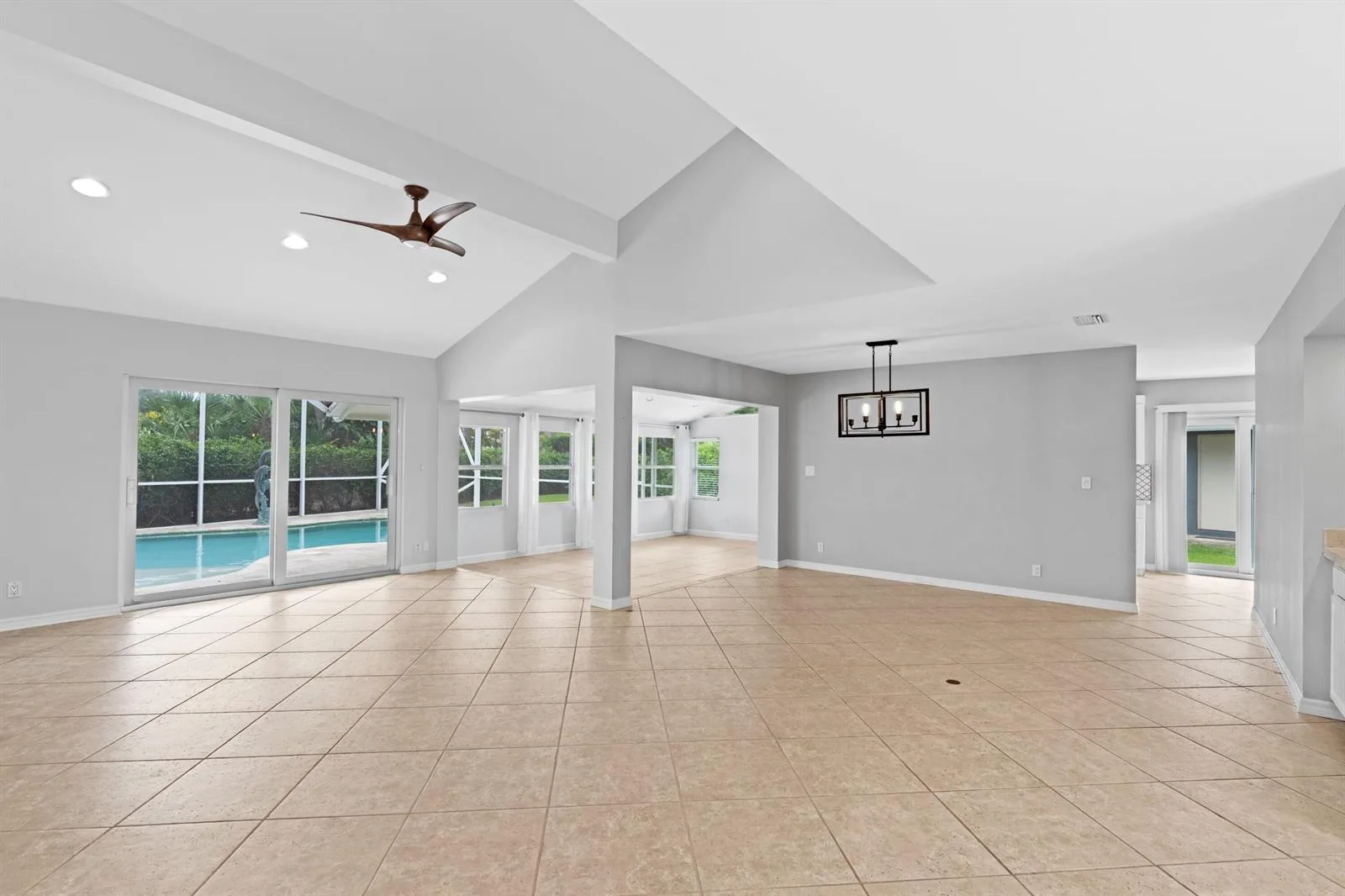925 Foxpointe Circle, Delray Beach, FL 33445 photo 4