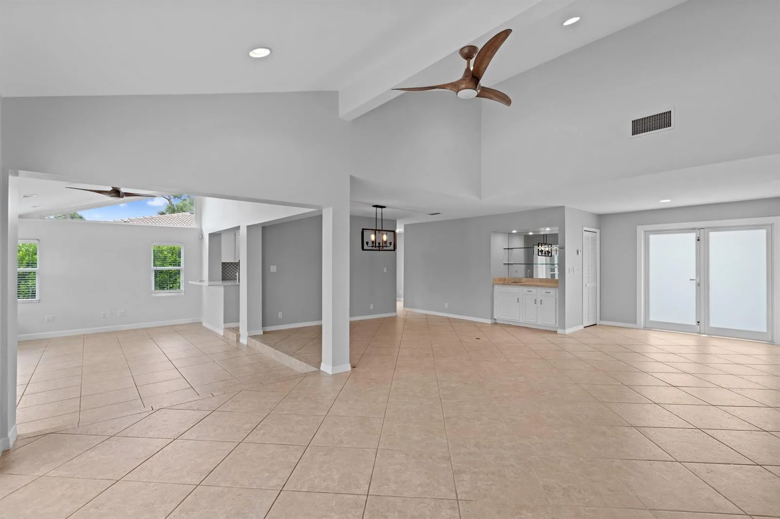 925 Foxpointe Circle, Delray Beach, FL 33445 photo 5