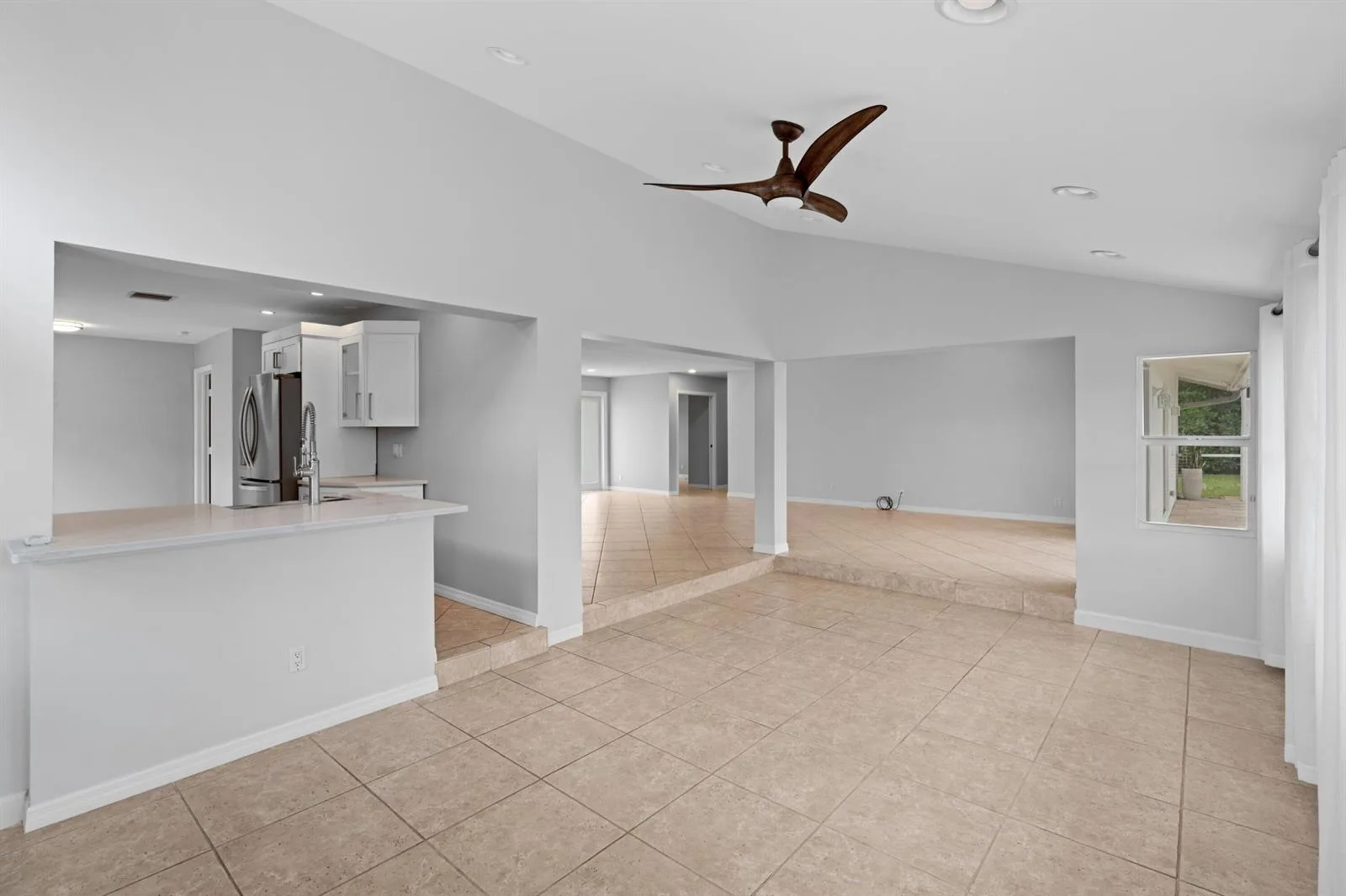 925 Foxpointe Circle, Delray Beach, FL 33445 photo 7