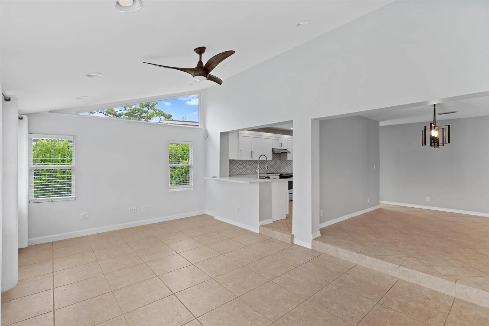 925 Foxpointe Circle, Delray Beach, FL 33445 photo 8