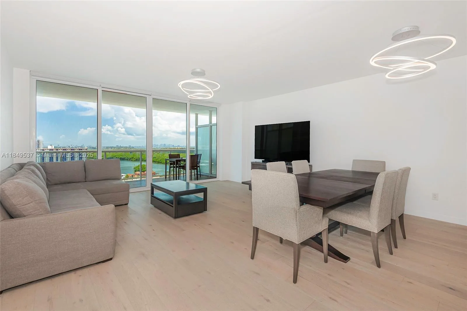 400 Sunny Isles Blvd # 1819 ONE LEVEL, Sunny Isles Beach, FL 33160 photo 2