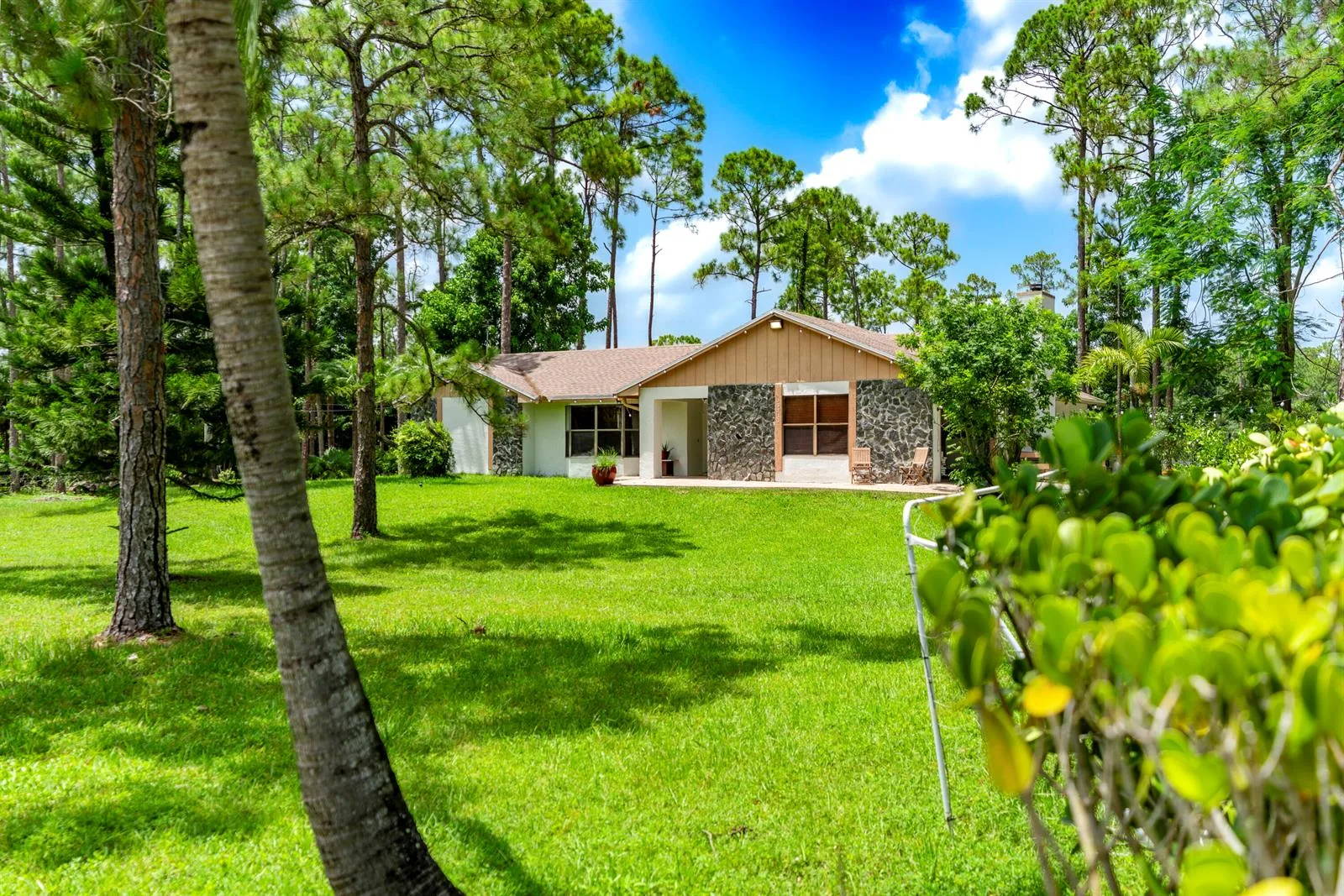 15211 60th Place N, FL 33470 photo 4