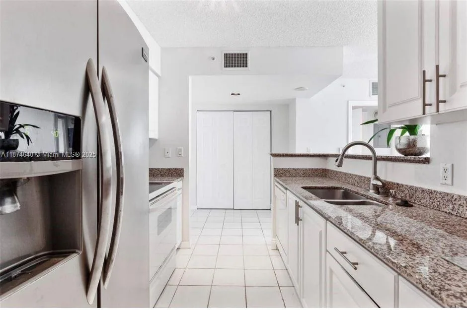 1155 Brickell Bay Dr # 1705, Miami, FL 33131 photo 3