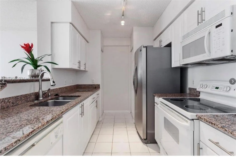 1155 Brickell Bay Dr # 1705, Miami, FL 33131 photo 4