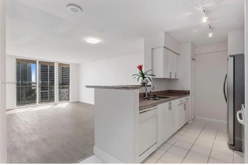 1155 Brickell Bay Dr # 1705, Miami, FL 33131 photo 5