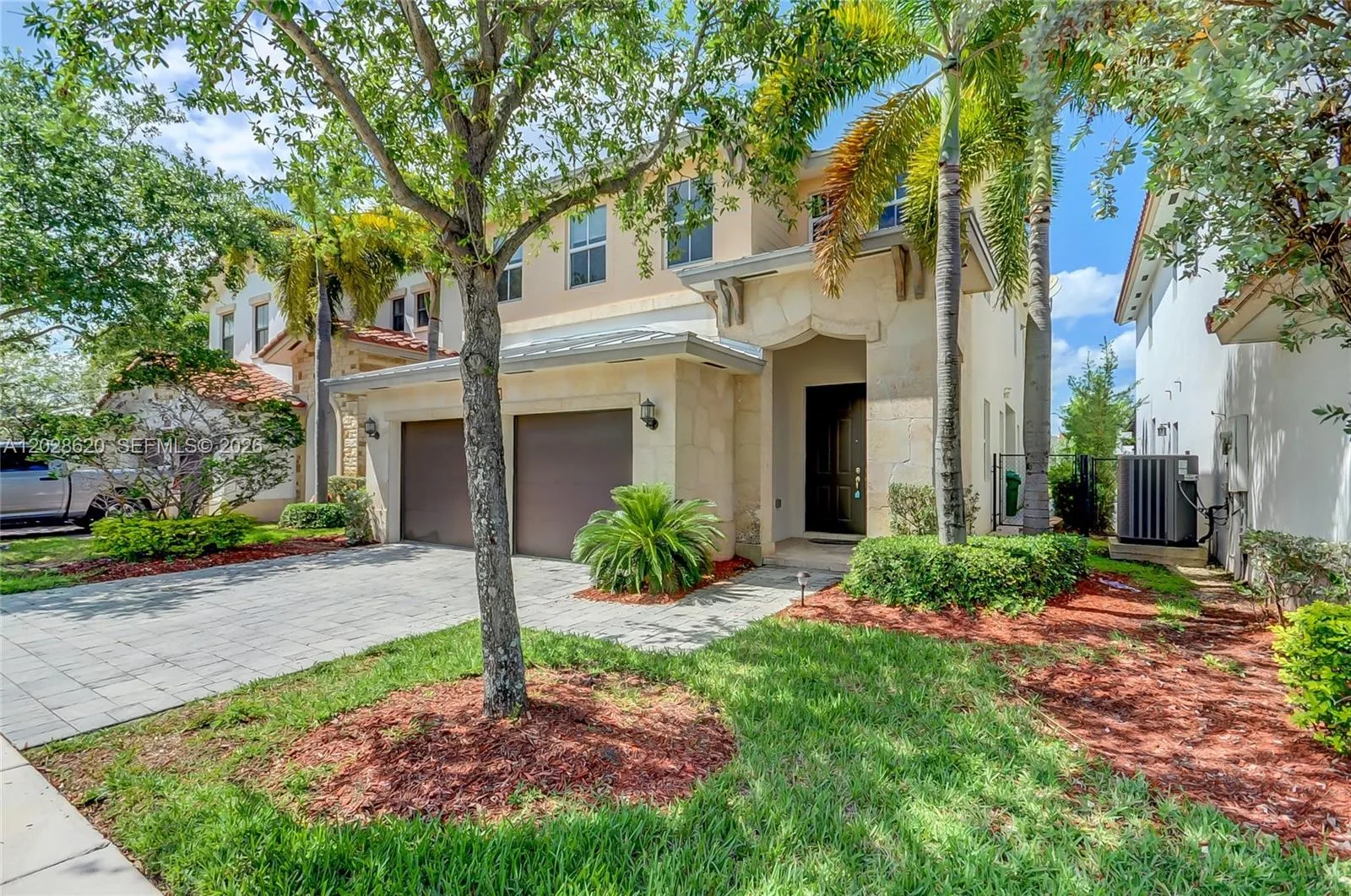 10555 NW 69th Ter, Doral, FL 33178