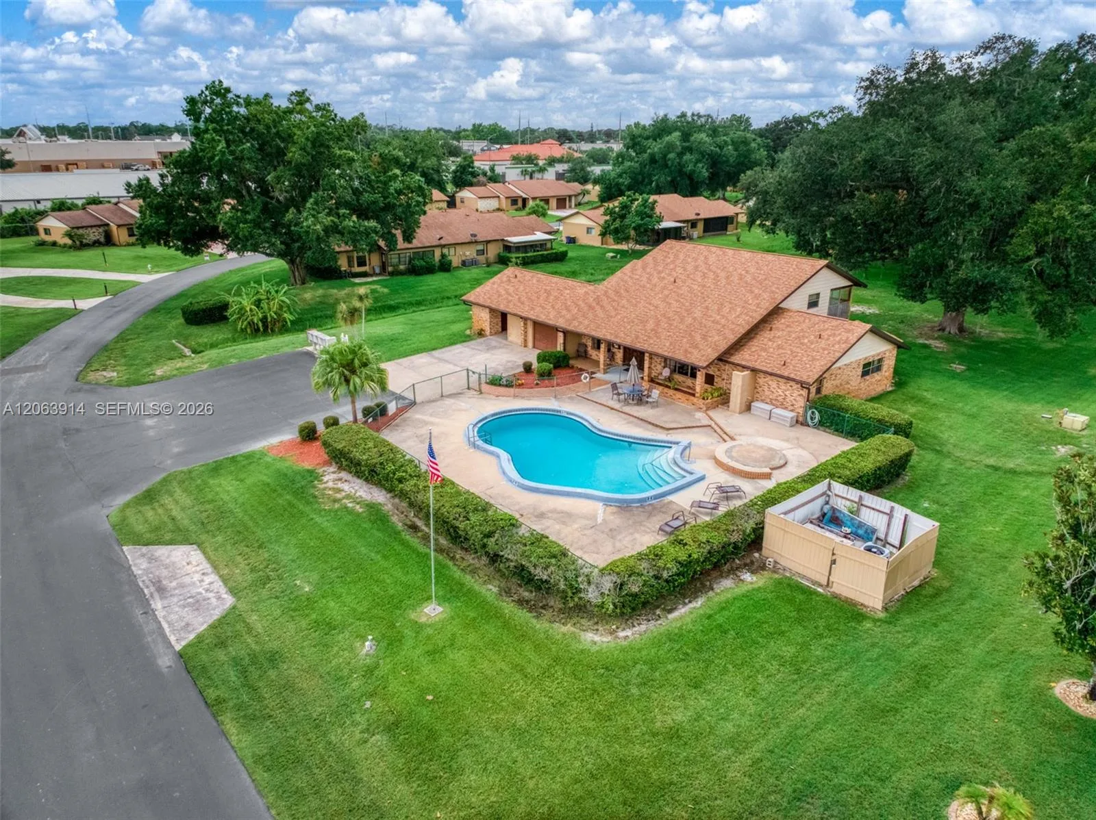 2418 Hidden Creek Cir, Sebring, FL 33870 photo 12