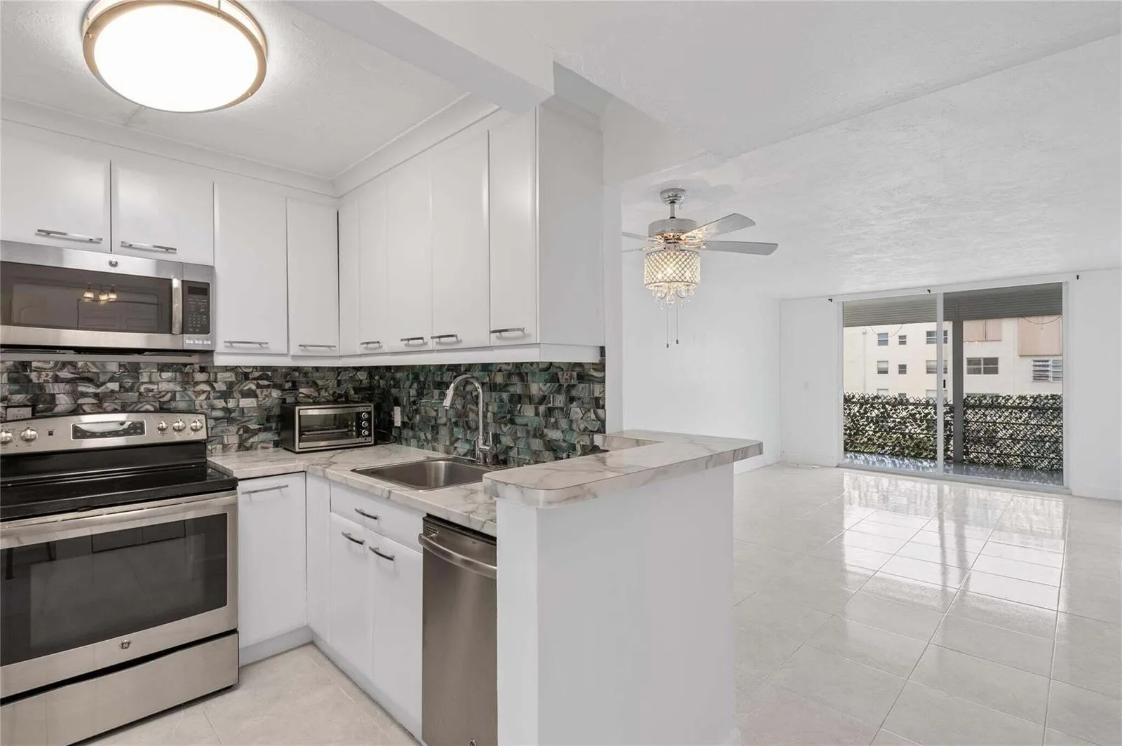 2841 Somerset Drive # 311, Lauderdale Lakes, FL 33311