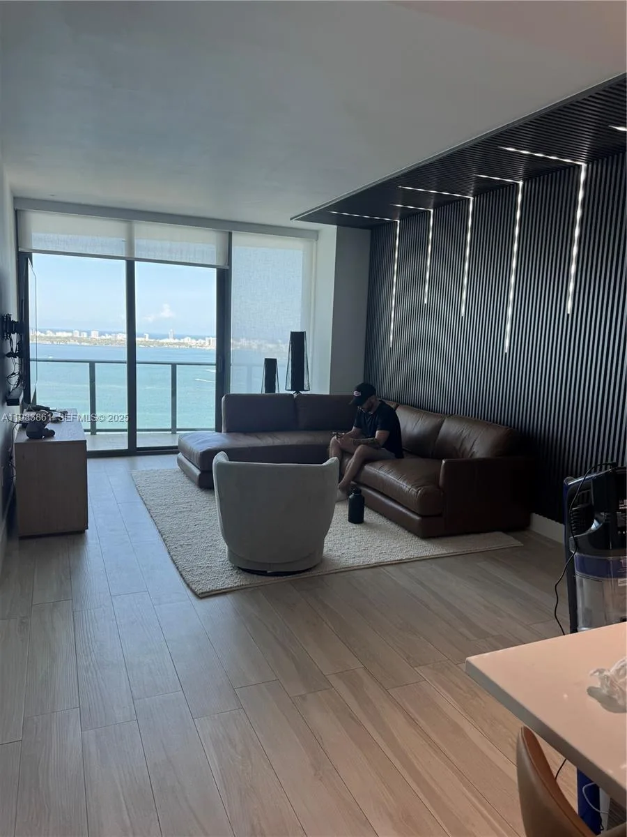 460 NE 28th St # 3807, Miami, FL 33137 photo 3