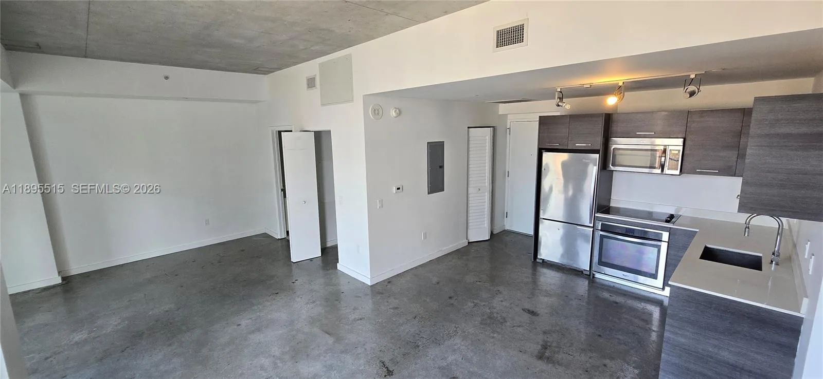 151 SE 1st St # 3003, Miami, FL 33131 photo 3