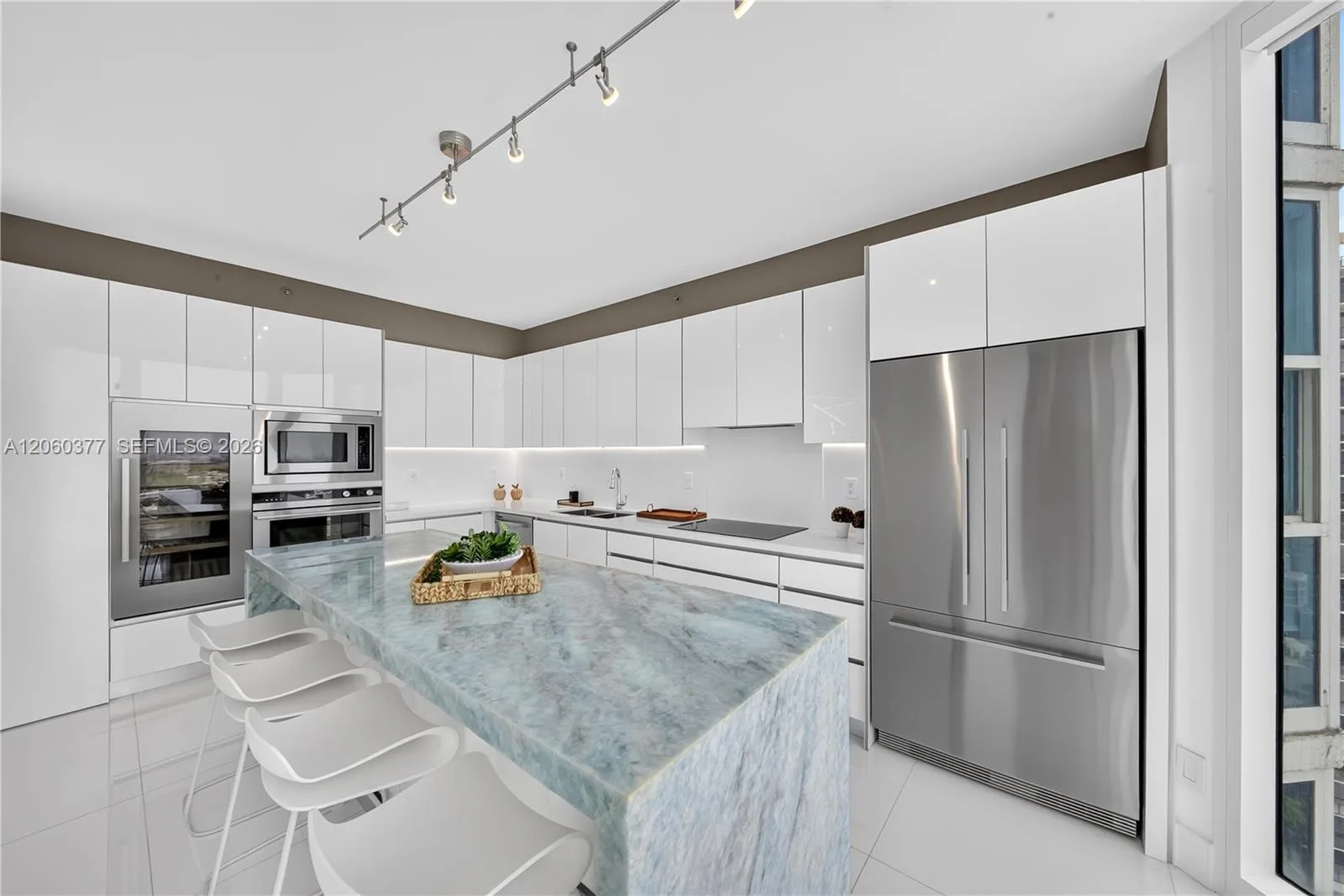 300 S Pointe Dr # 2104, Miami Beach, FL 33139 photo 10