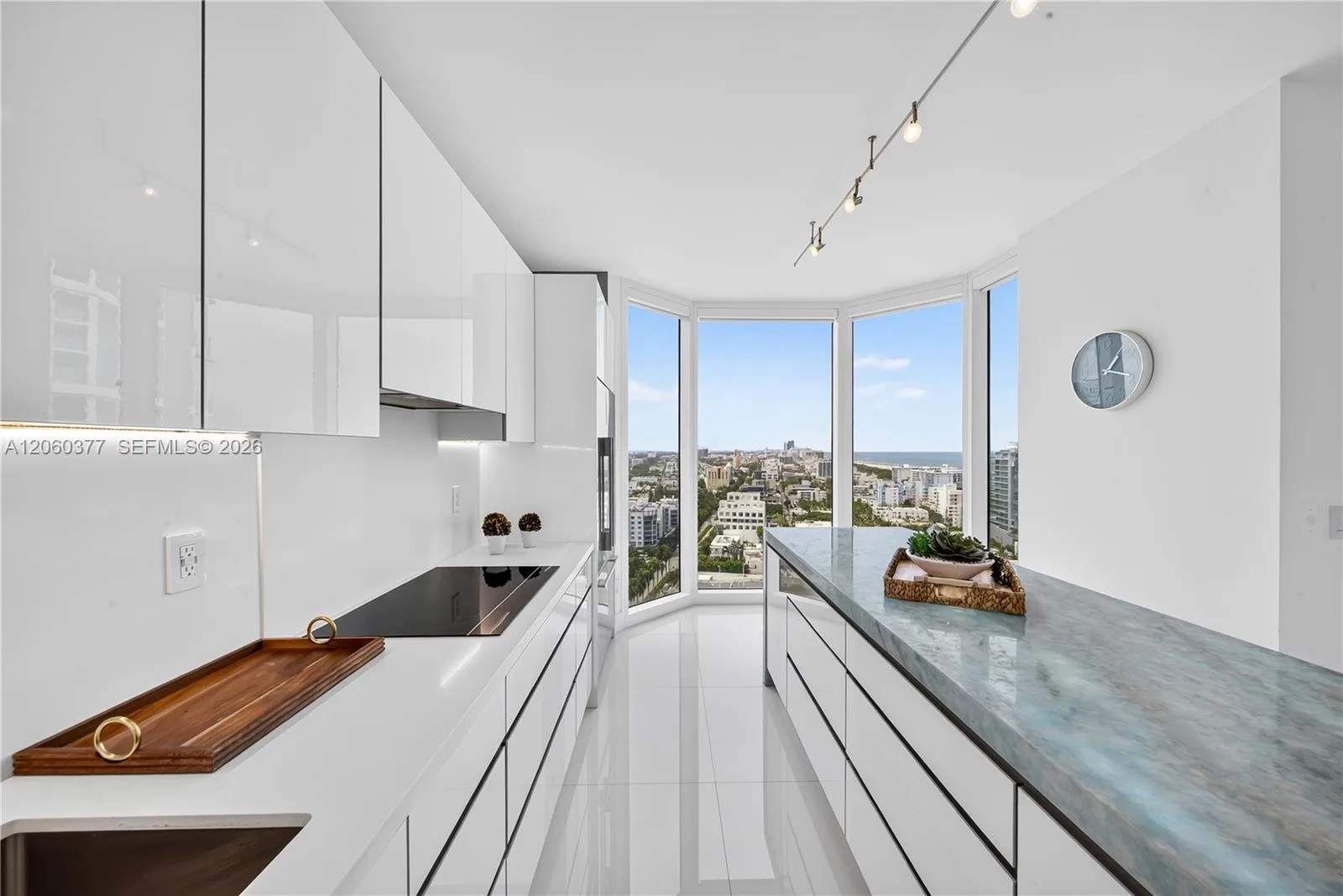 300 S Pointe Dr # 2104, Miami Beach, FL 33139 photo 7