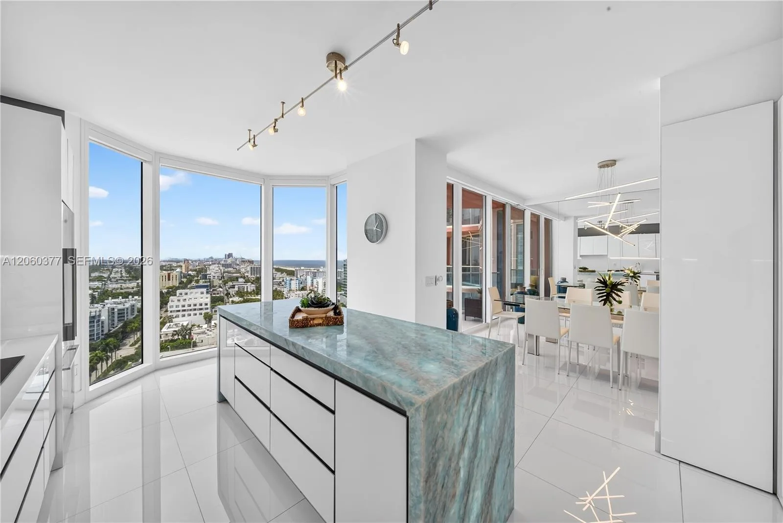 300 S Pointe Dr # 2104, Miami Beach, FL 33139 photo 8