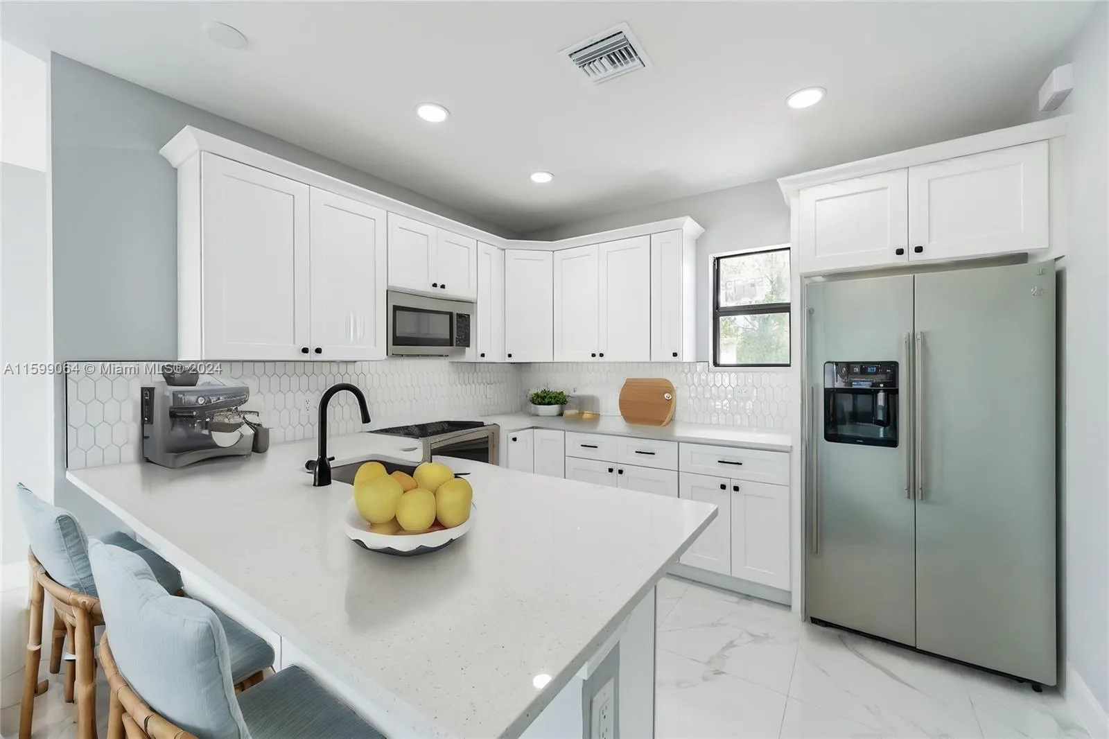 638 Eisenhower Blvd, Lehigh Acres, FL 33974 photo 4