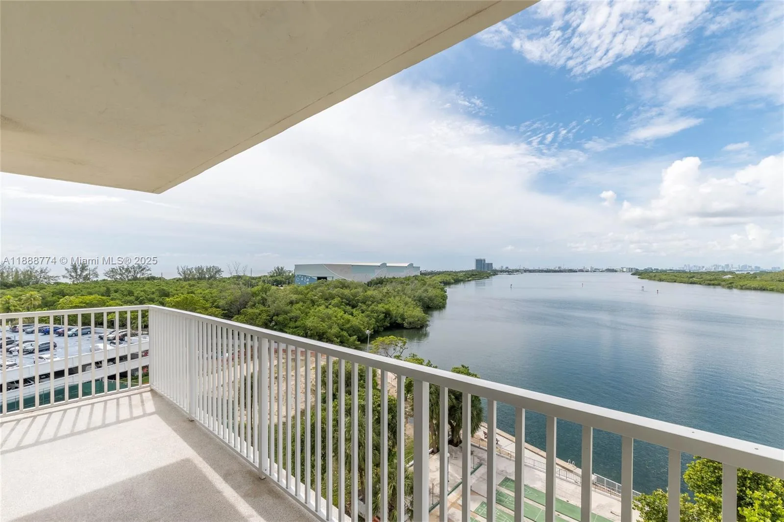 300 Bayview Dr # 716, Sunny Isles Beach, FL 33160