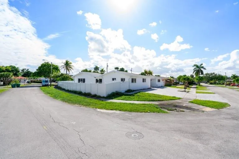 1950 NE 208th Ter, Miami, FL 33179