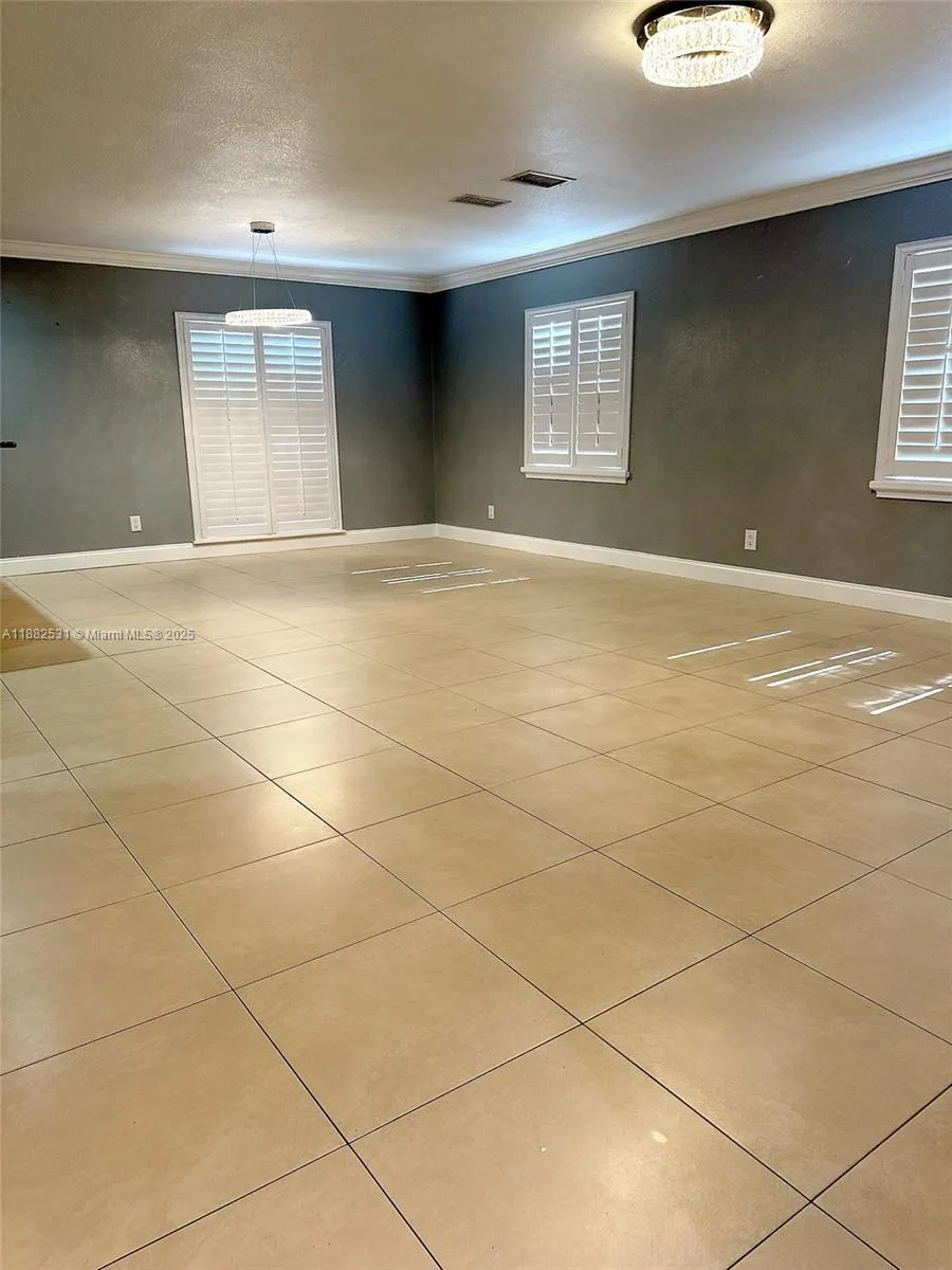 7007 Lambright Ct, Tampa, FL 33634 photo 2
