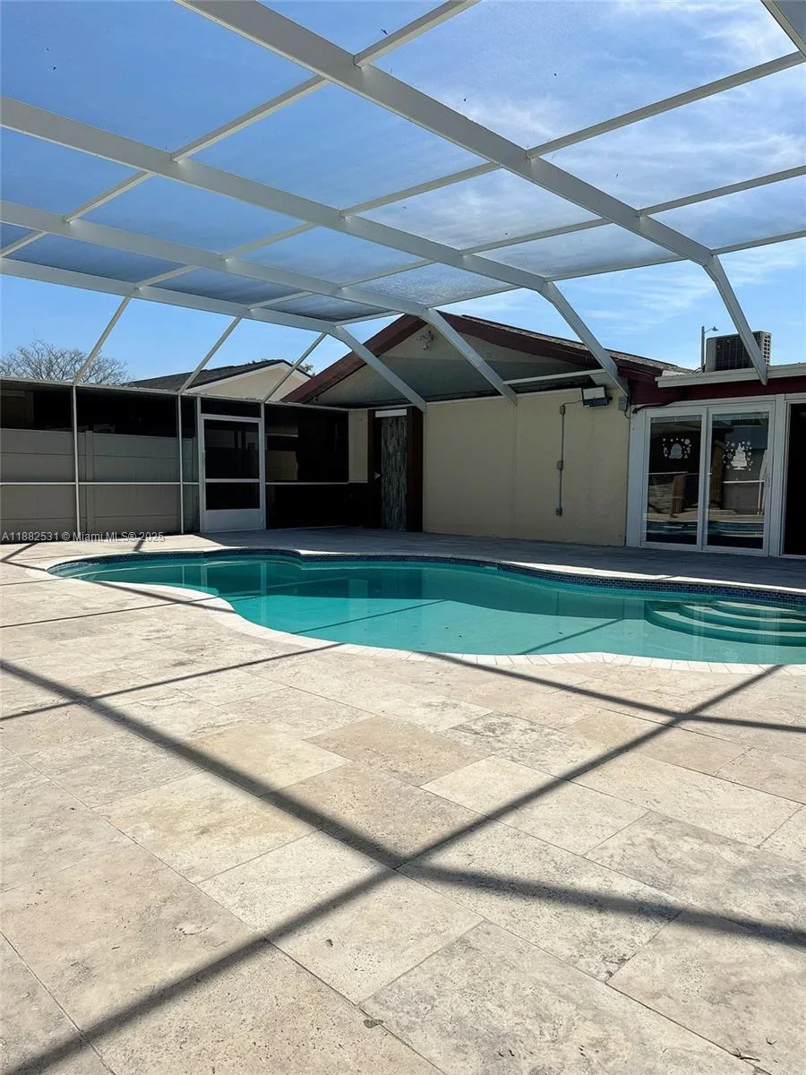 7007 Lambright Ct, Tampa, FL 33634 photo 4