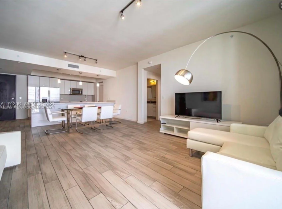 999 SW 1st Ave # 2105, Miami, FL 33130 photo 2