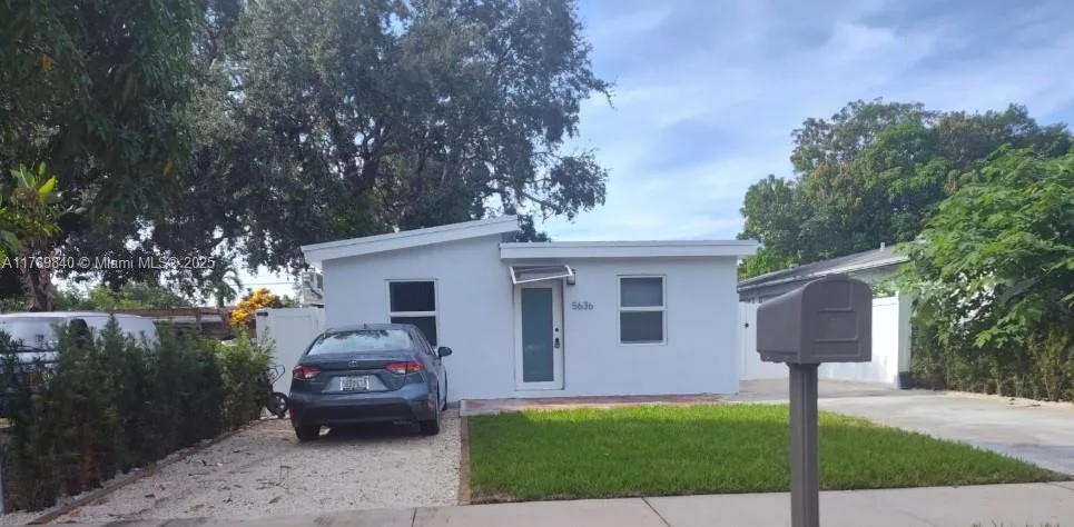 5636 Arthur St, Hollywood, FL 33021
