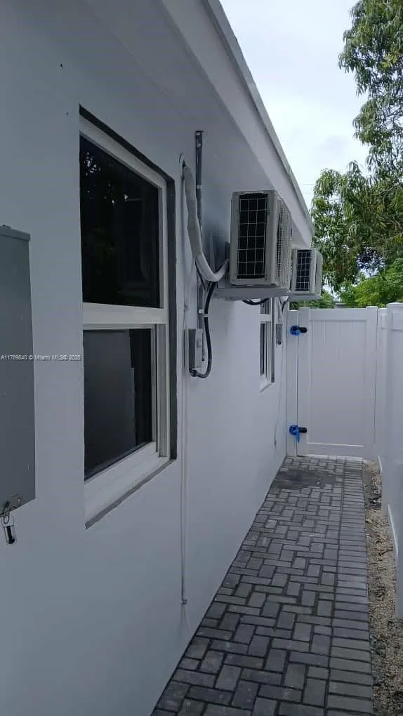 5636 Arthur St, Hollywood, FL 33021 photo 3