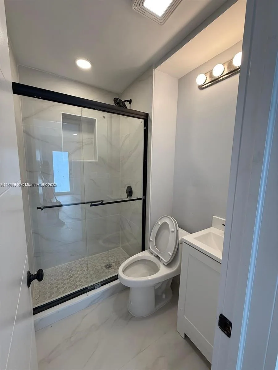 5636 Arthur St, Hollywood, FL 33021 photo 4