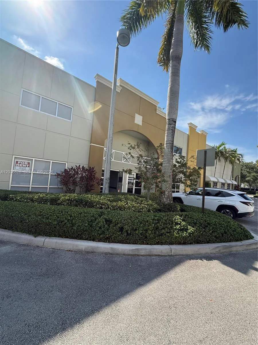 11231 NW 20th St # 122, Sweetwater, FL 33172