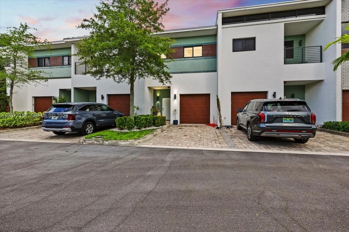 808 NW 44th Ter, Plantation, FL 33317 photo 3