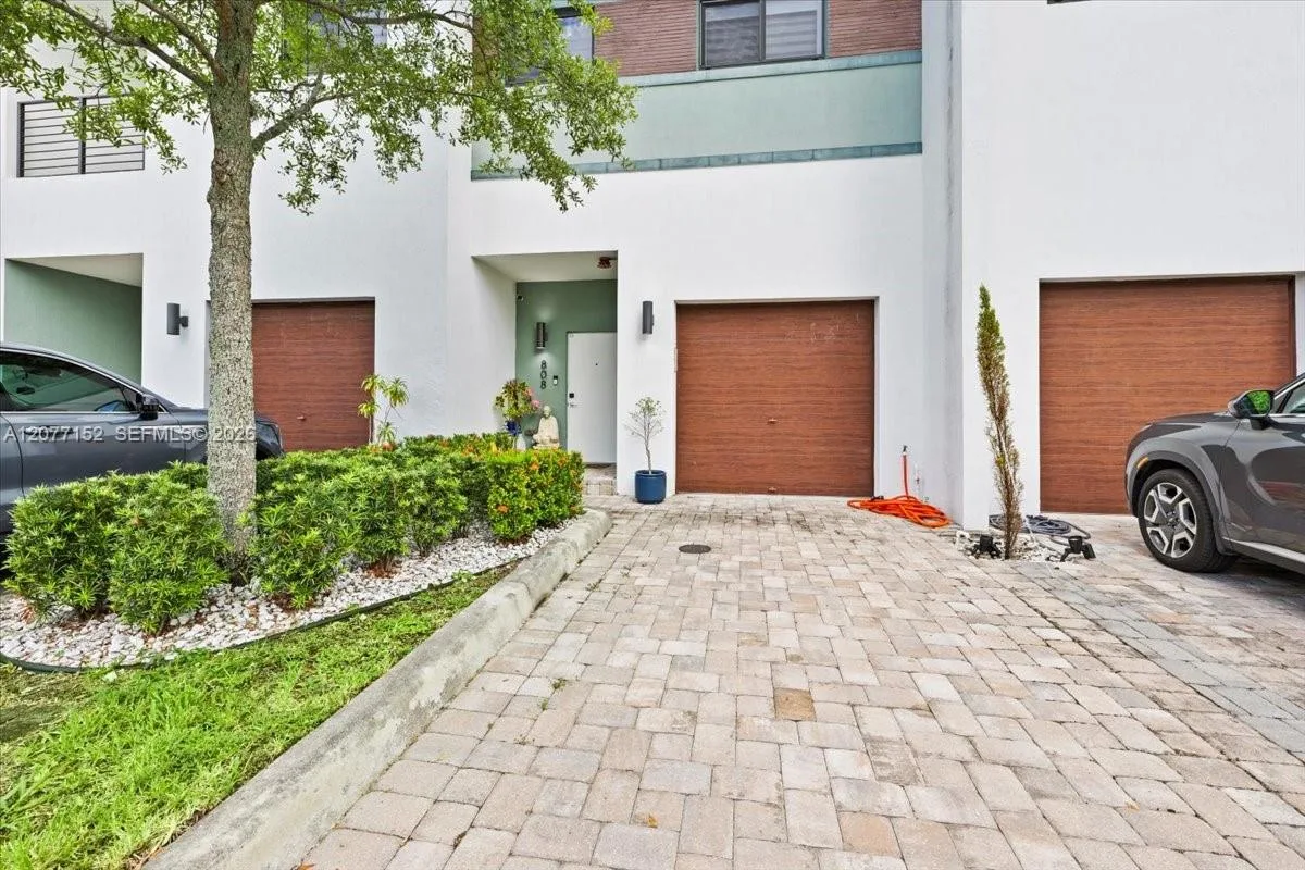 808 NW 44th Ter, Plantation, FL 33317 photo 4
