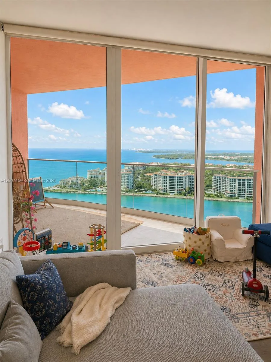 300 S Pointe Dr # 3204, Miami Beach, FL 33139 photo 5