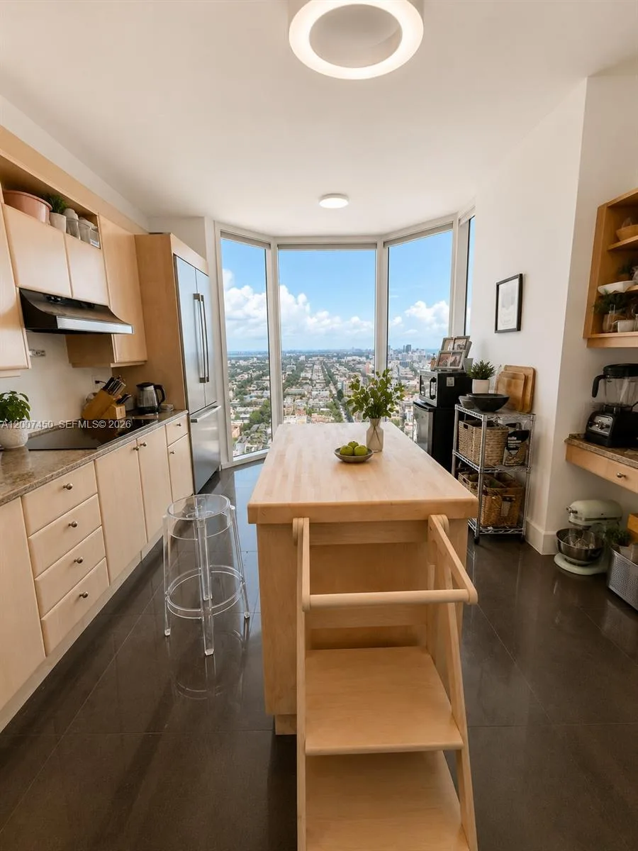 300 S Pointe Dr # 3204, Miami Beach, FL 33139 photo 8