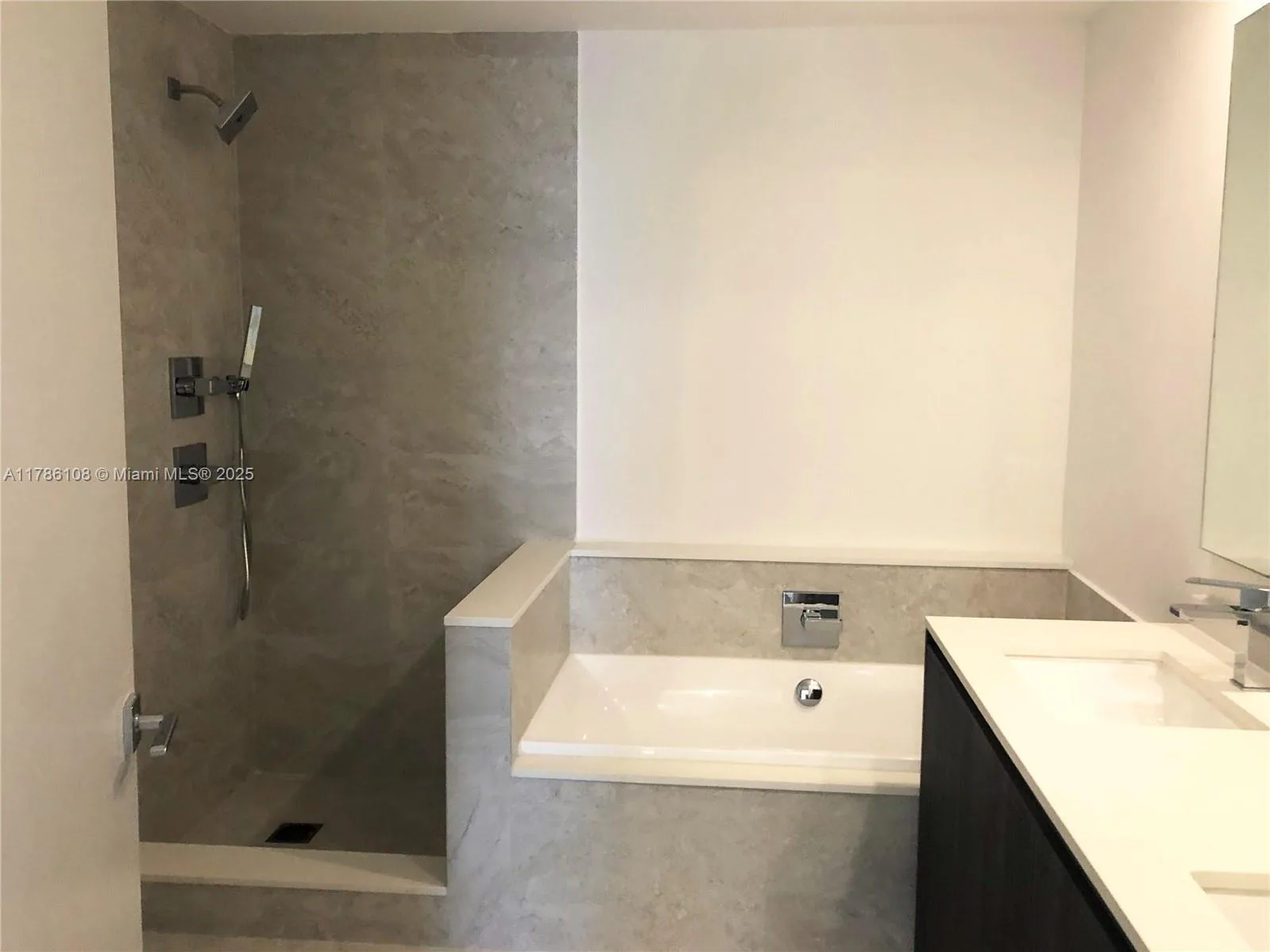 488 NE 18th St # 215, Miami, FL 33132 photo 13