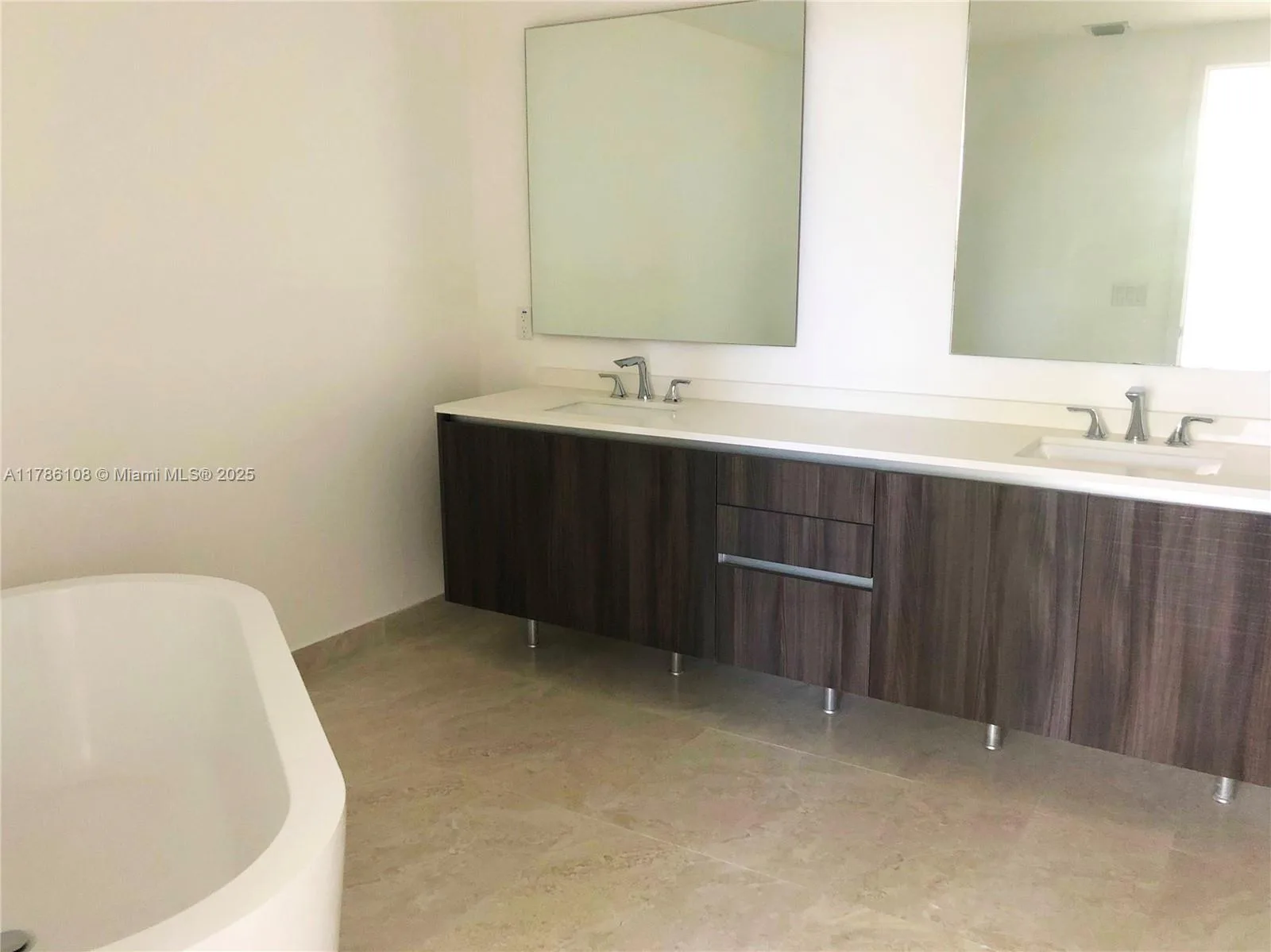 488 NE 18th St # 215, Miami, FL 33132 photo 8