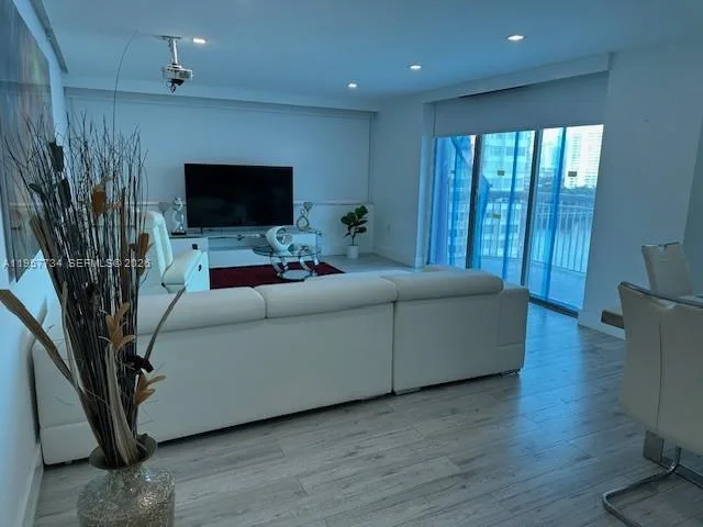 18041 Biscayne Blvd # 904, Aventura, FL 33160 photo 4