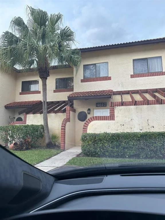 4617 NW 90TH Avenue, Sunrise, FL 33351