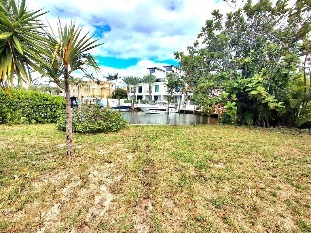239 Hibiscus Avenue, Lauderdale By The Sea, FL 33308 photo 2