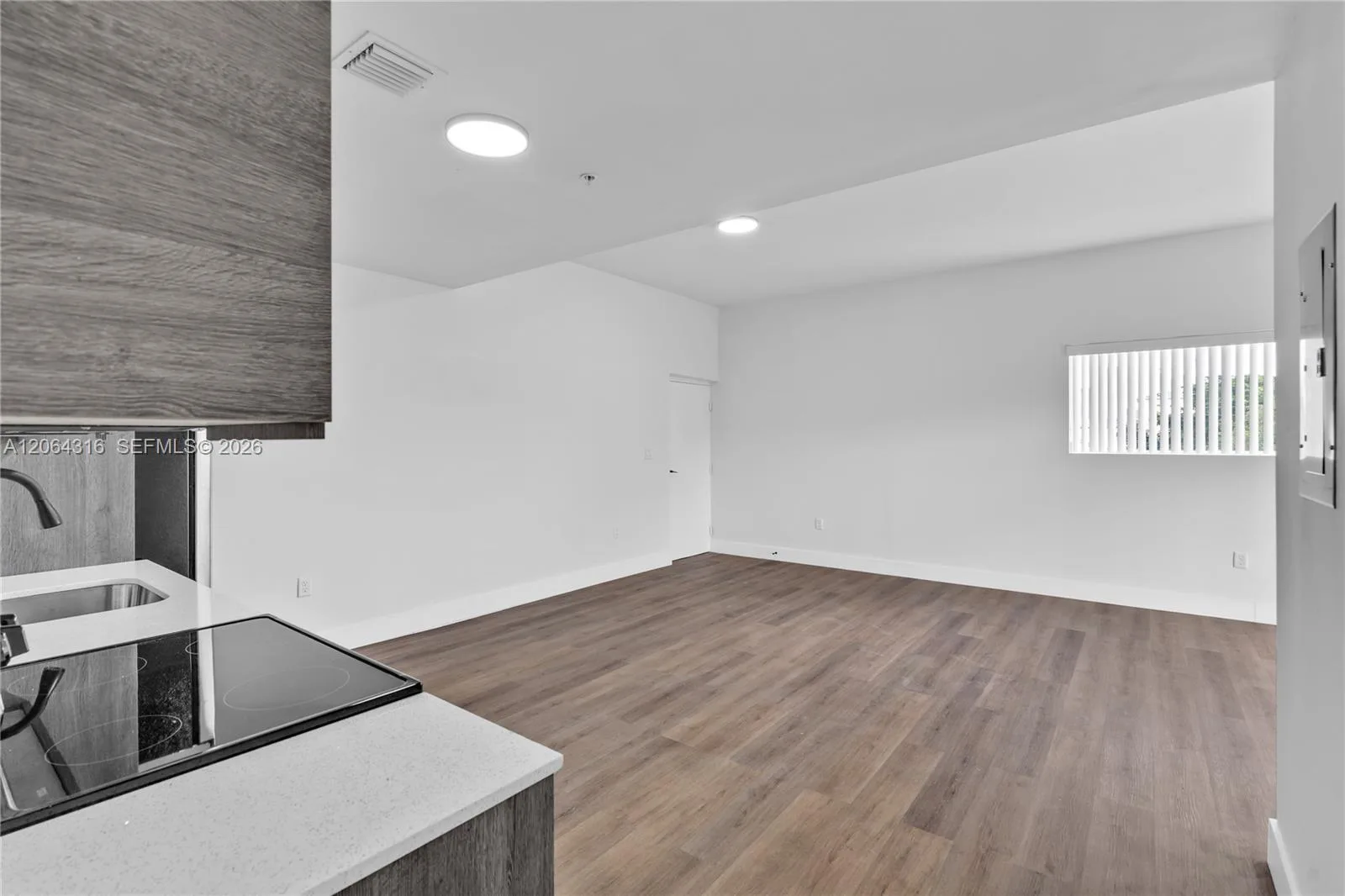 1021 NW 1st St # 301, Miami, FL 33128 photo 4
