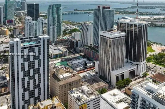 151 SE 1 # 3111, Miami, FL 33131 photo 4