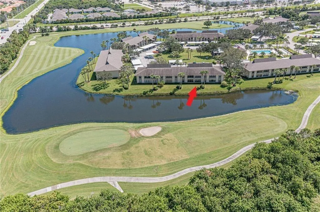 28 Plantation Drive # 202, Vero Beach, FL 32966